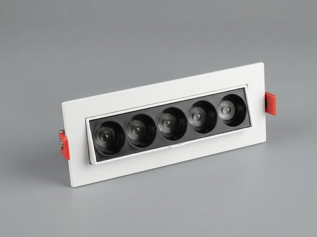 DFX12 linear zoom downlight for retail and gallery lighting