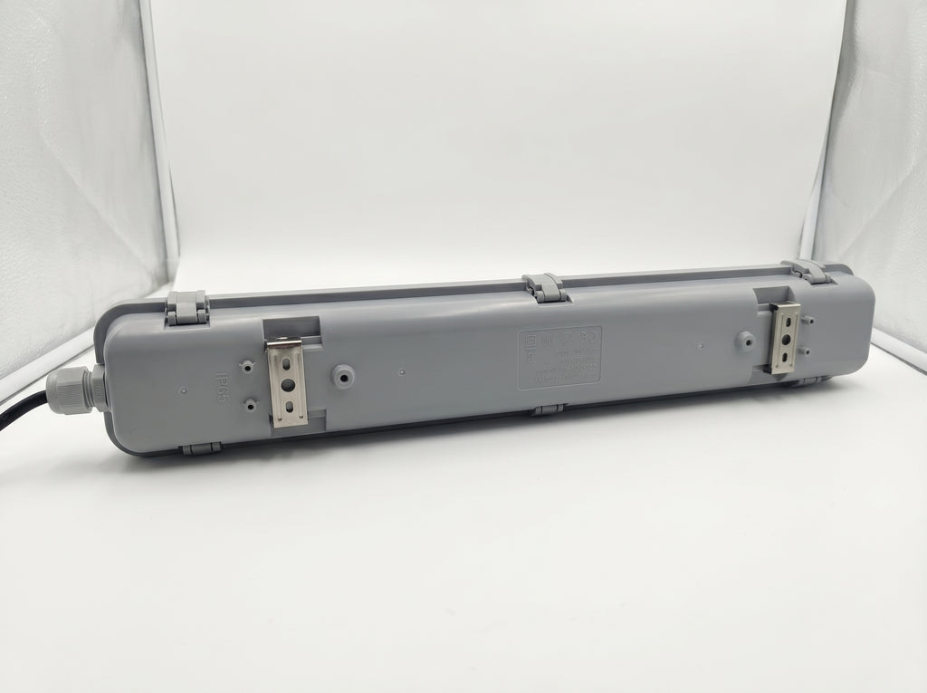 SUBWAY IP65 LED tube light fitting