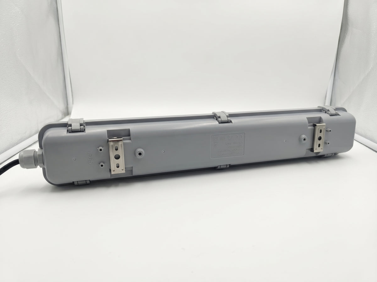 SUBWAY IP65 LED tube light fitting